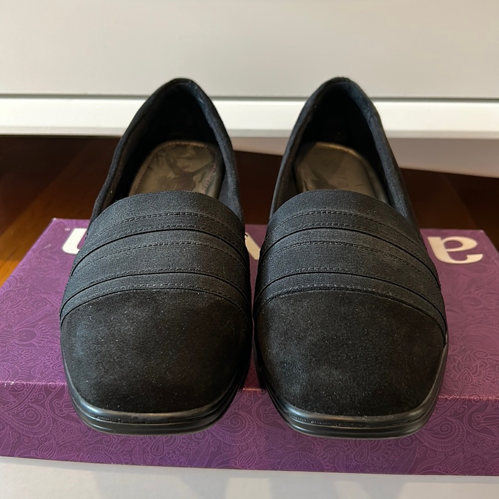 Aravon sneakers